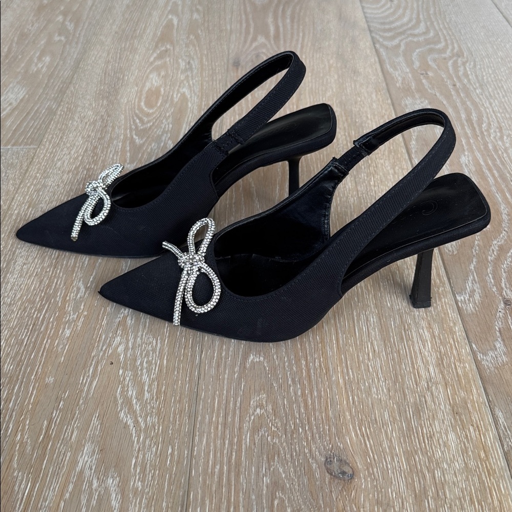 Cuccoo Black Pointed Heels with Crystal Bow - Picture 4 of 7